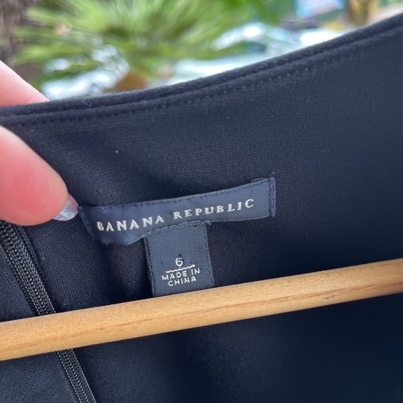 Banana Republic Black Shift Dress | Size 6 | Elegant Minimalist 🖤 - Picture 6 of 8